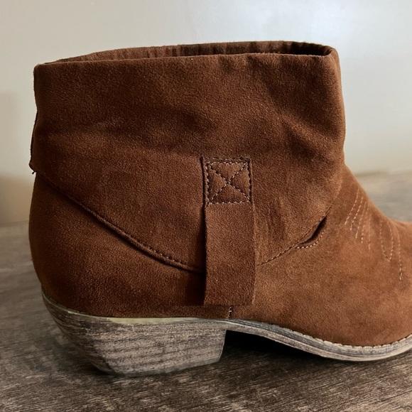 Forever 21 Short Ankle Cowgirl Boots Faux Suede Brown pointed toe Women’s Size 8 - Picture 7 of 9